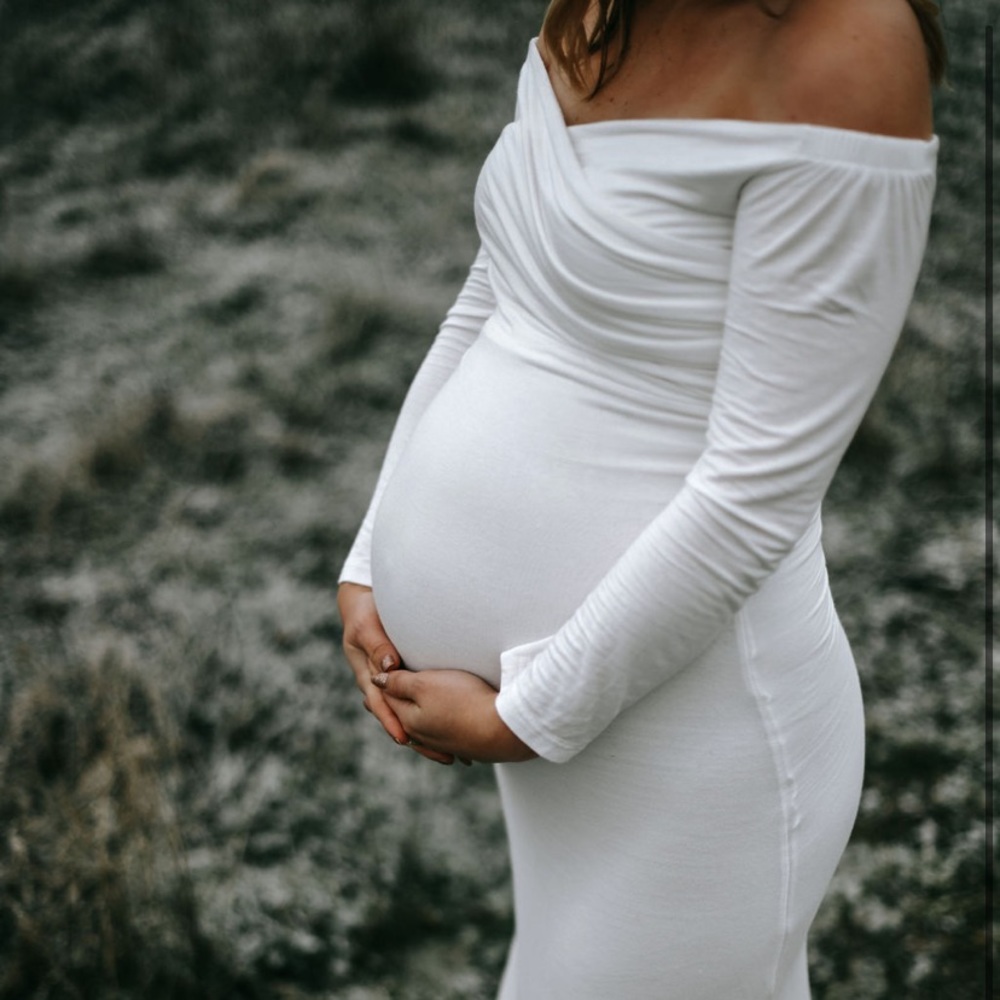 Long white maternity dress 🤍